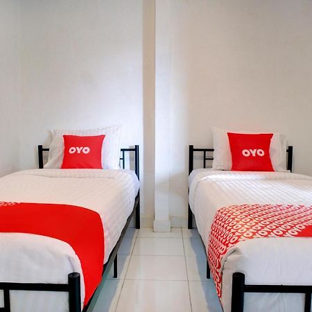 Oyo 3690 Wisma Yani Syariah Padang  Buitenkant foto