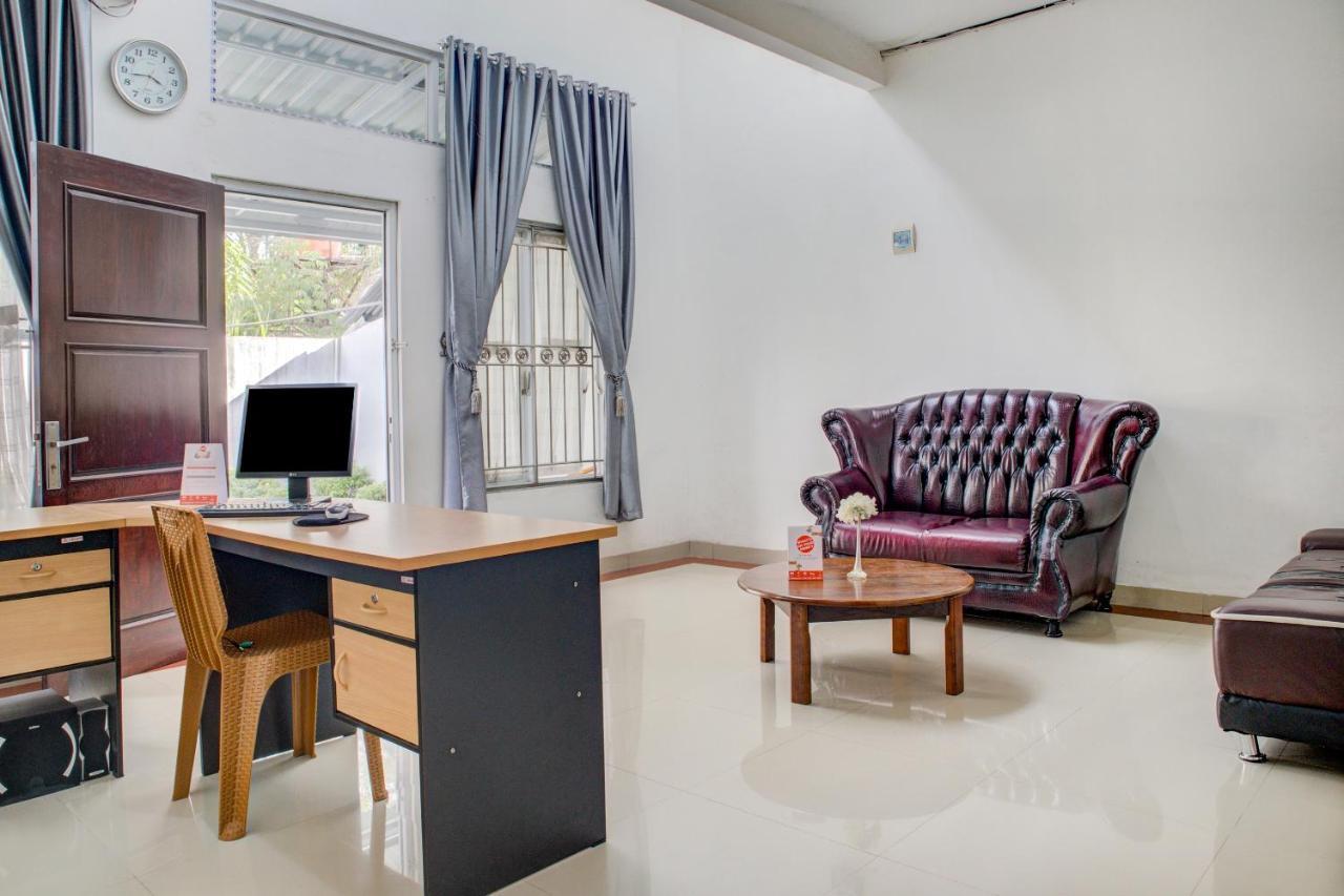 Oyo 3690 Wisma Yani Syariah Padang  Buitenkant foto