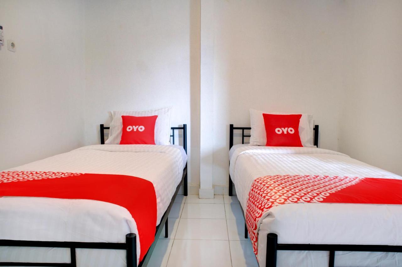 Oyo 3690 Wisma Yani Syariah Padang  Buitenkant foto