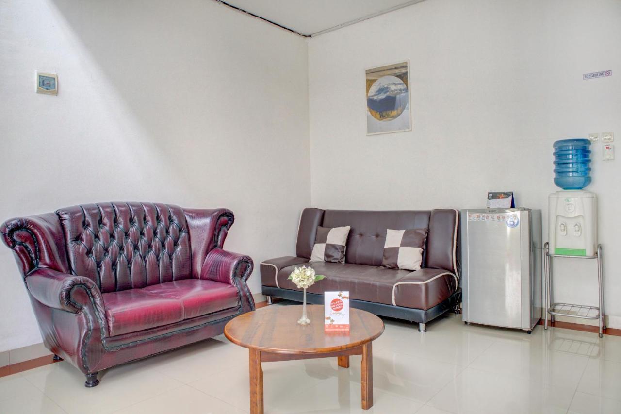 Oyo 3690 Wisma Yani Syariah Padang  Buitenkant foto