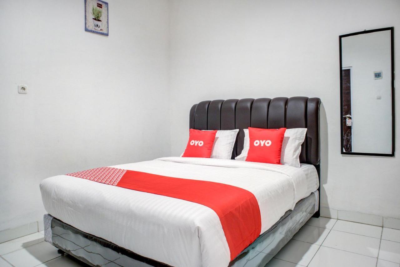 Oyo 3690 Wisma Yani Syariah Padang  Buitenkant foto